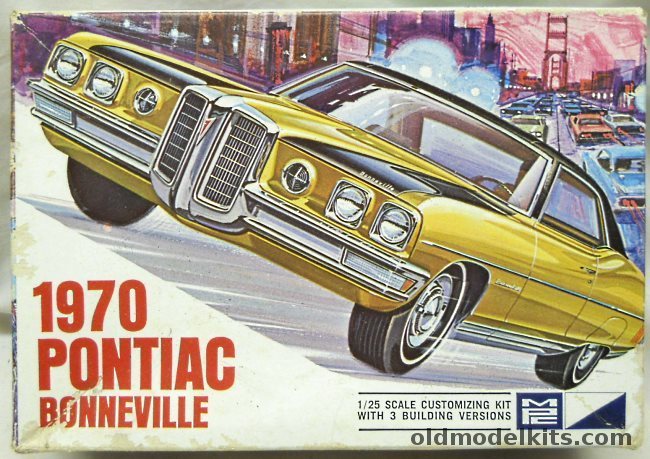 MPC 1/25 1970 Pontiac Bonneville Hardtop - Stock / Grand Sportsman With Canoe Paddles Speargun Swim Fins Tanks and Air Hose / Hise Rise, 970-200 plastic model kit